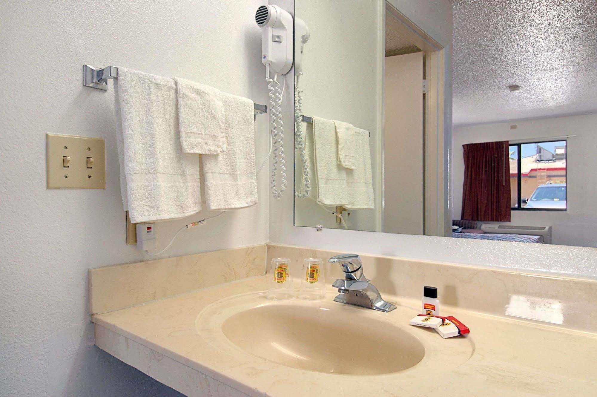 ซูเปอร์ 8 บาย วินด์แฮม ริเวียร่าบีช เวสต์ ปาล์ม บีช Hotel ริเวียราบีช ภายนอก รูปภาพ